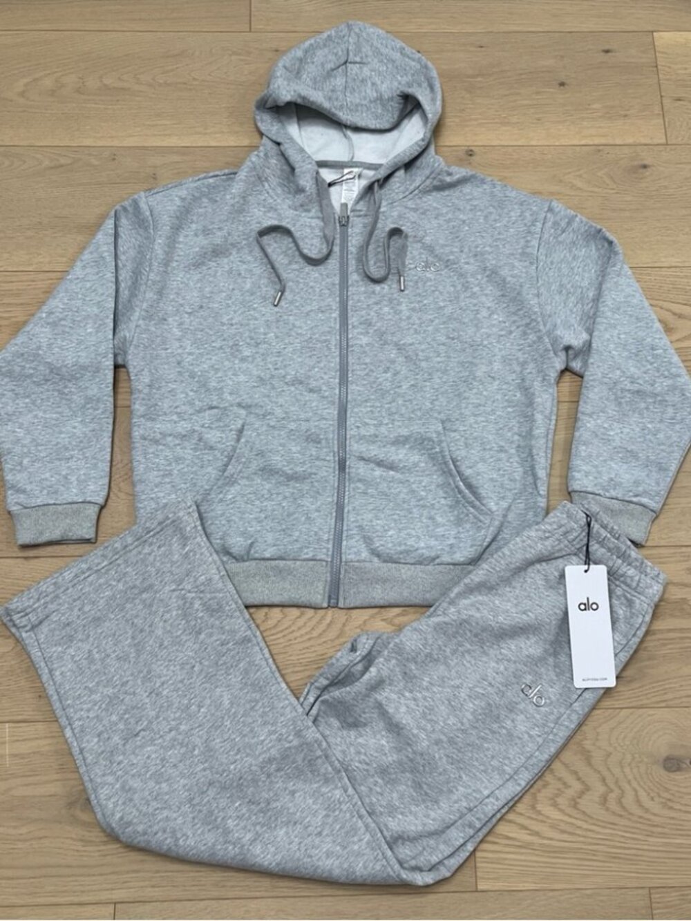 ALO Yoga Accolade Set Quarter Zip and Sweatpants Light Gray Unisex